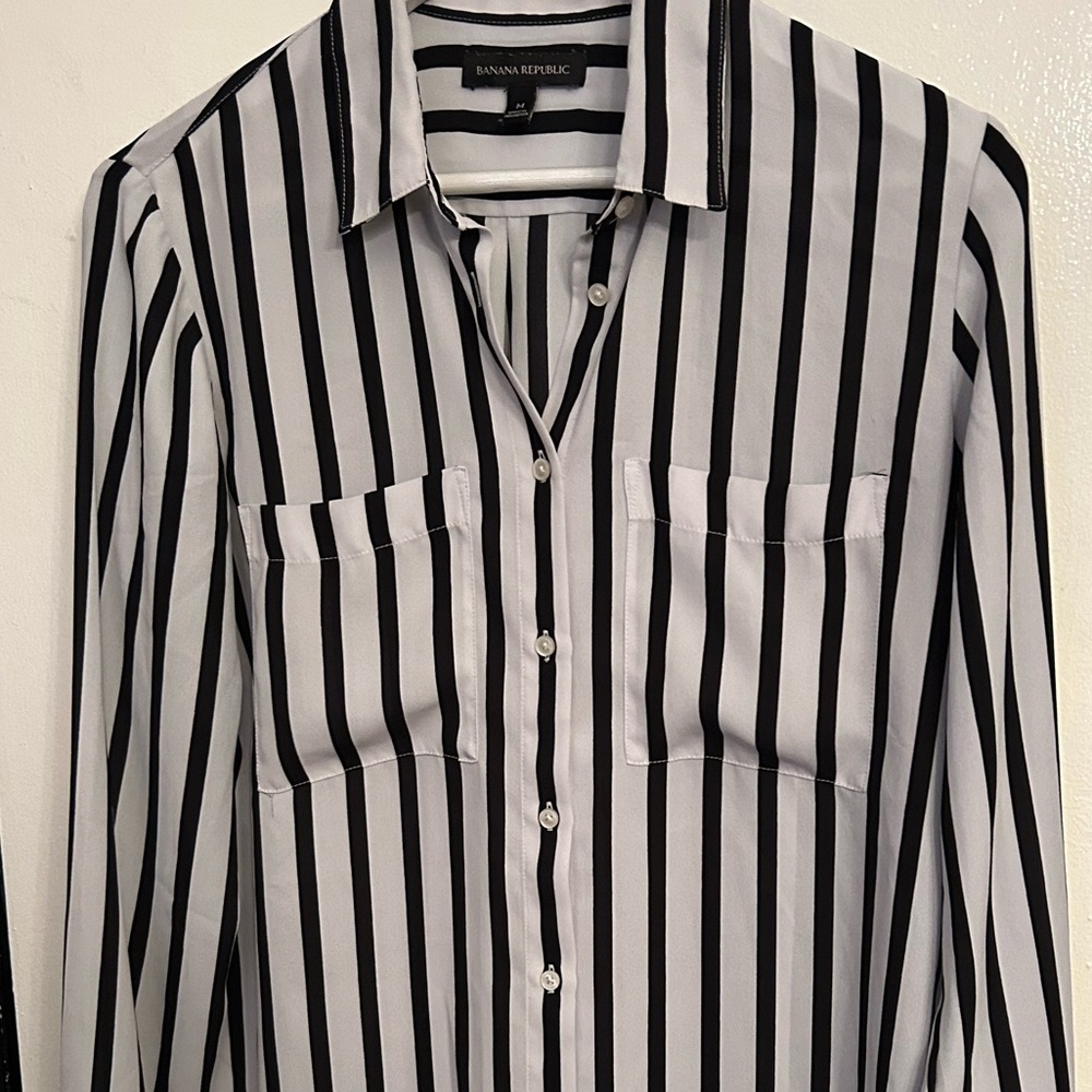 Banana Republic Men's Black and White Striped Shirt